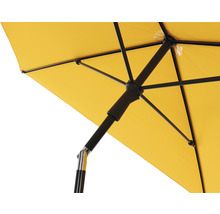 Vue détaillée d''un parasol avec armature et toile