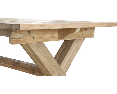 Detailansicht eines Gartentisches aus Holz mit Untergestell