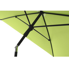 Vue détaillée d''un parasol avec armature noire et toile de parasol