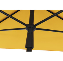Vue détaillée d''un parasol avec armature et mécanisme