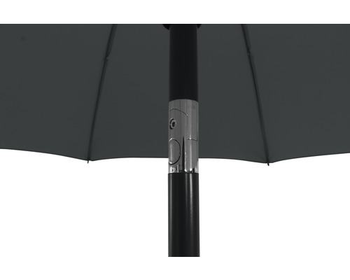 Vue détaillée d''un parasol avec mât et baleines