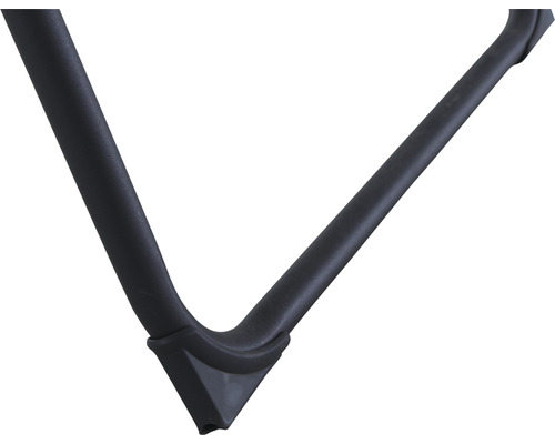 Gros plan sur un pied de chaise en métal.