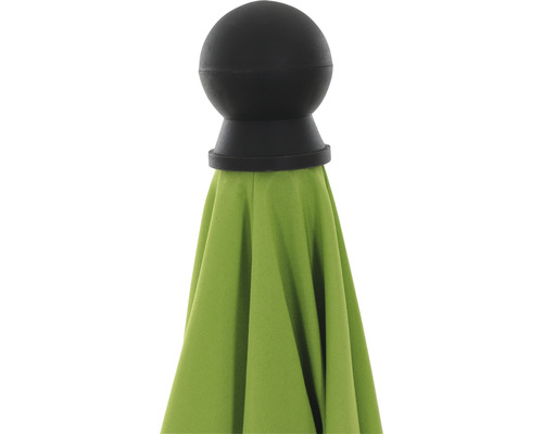 Vue détaillée d''un parasol avec revêtement vert et bouton noir