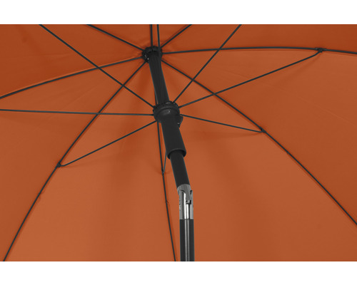 Vue du dessous d''un parasol ouvert