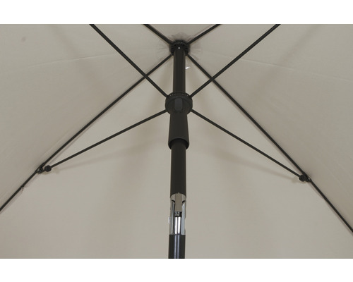 Vue détaillée d''un parasol avec pied et baleines