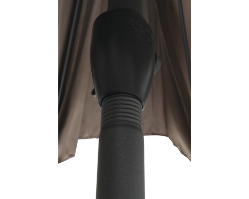 Vue détaillée d''un parasol avec mécanisme à manivelle pour une utilisation facile