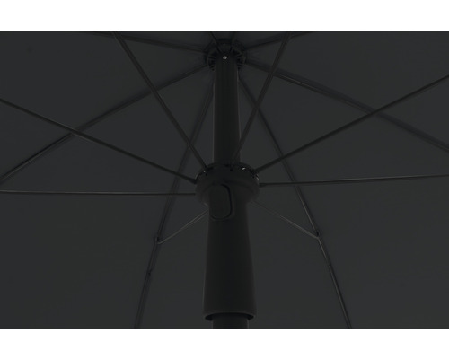 Vue intérieure d''un parasol ouvert avec baleines et mât