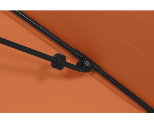 Vue détaillée d''un parasol avec baleines et mécanisme