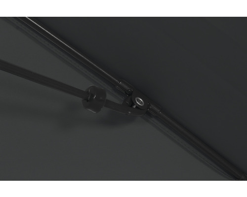 Gros plan d''un parasol avec baleines et mécanisme de tension