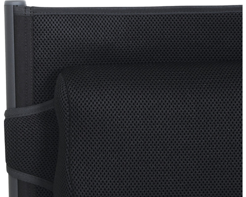 Gros plan d''une chaise noire avec tissu en maille pour l''assise et le dossier