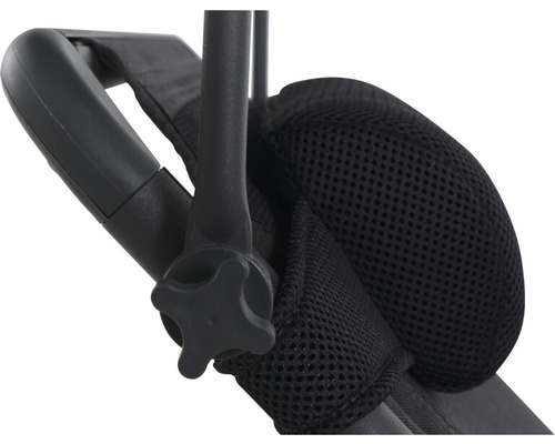 Vue détaillée d''un bain de soleil noir avec dossier réglable et revêtement en maille.