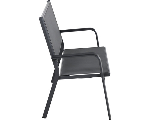 Chaise de jardin avec accoudoirs, vue latérale.