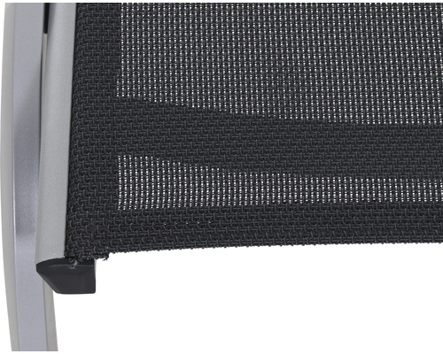 Detailansicht eines Gartenstuhls mit Textilbespannung