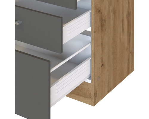 Armoire avec tiroirs ouverts