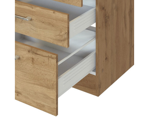 Commode avec trois tiroirs partiellement ouverts