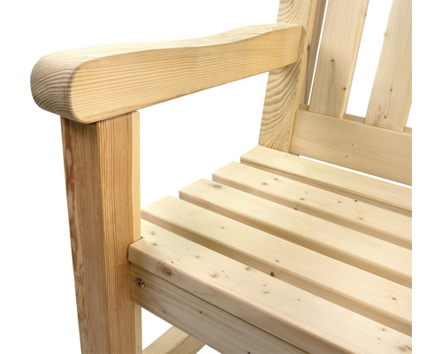 Gros plan d''un banc en bois avec accoudoir