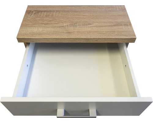 Tiroir ouvert d''une armoire en bois