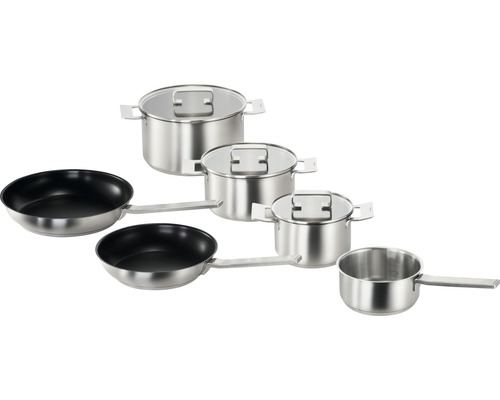 Mehrteiliges Kochtopfset aus Edelstahl mit Töpfen, Stielkasserolle und Pfannen.