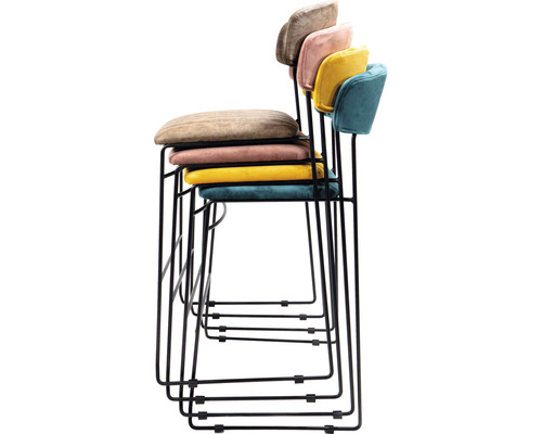 Pile de tabourets de bar avec structure métallique et assises rembourrées