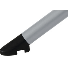 Detailansicht eines silberfarbenen Traversenfusses mit schwarzer Endkappe