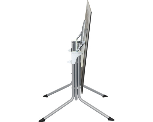 Zusammengeklappter Stehtisch mit Metallgestell