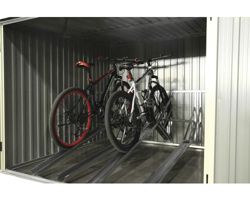 Vélos dans un abri à vélos avec support à vélos