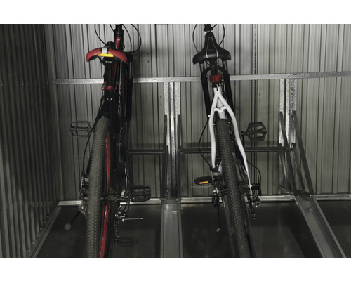 Deux vélos dans un range-vélos