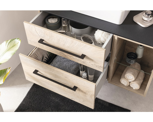 Meuble de salle de bain avec tiroirs et serviettes