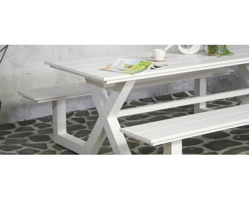 Gartentischgruppe mit Tisch und Bänken aus Holz