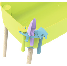 Vue détaillée d''une table à sable avec des jouets