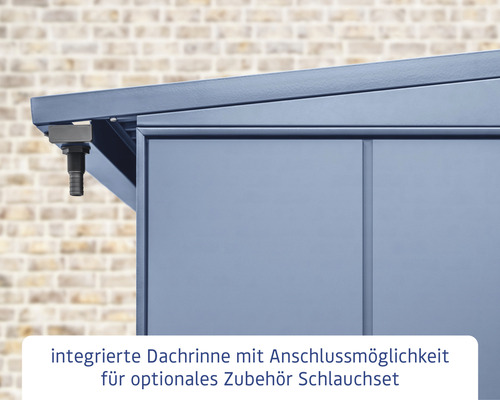 Detailansicht eines Gerätehauses mit integrierter Dachrinne und Anschlussmöglichkeit für ein Schlauchset