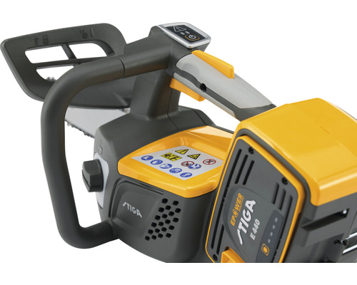 Vue de dessus d''une tronçonneuse à batterie de la marque Stiga