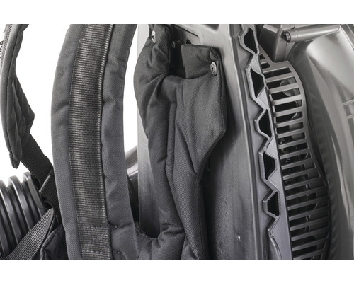 Vue détaillée d''un souffleur de feuilles avec bretelles et rembourrage dorsal