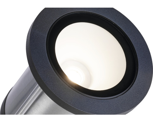 Gros plan d''un spot encastrable au sol