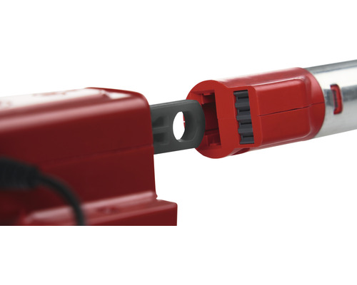 Gros plan d''une pièce de raccordement d''un pulvérisateur de jardin