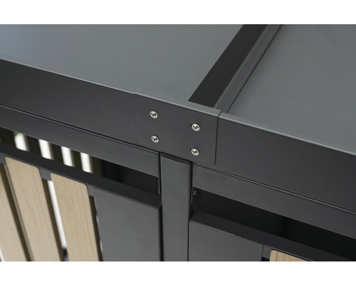 Vue détaillée d''un meuble de jardin avec cadre en métal et revêtement en bois.