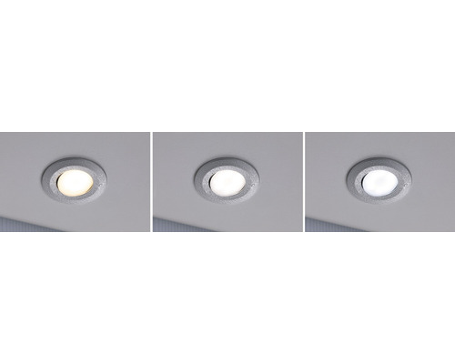 Drei Einbaustrahler mit unterschiedlichen Lichtfarben