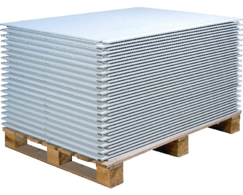 Stapel Gipskartonplatten auf einer Palette
