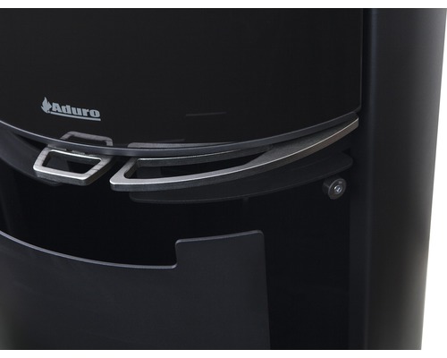 Vue détaillée d''un poêle à bois Aduro noir avec poignée