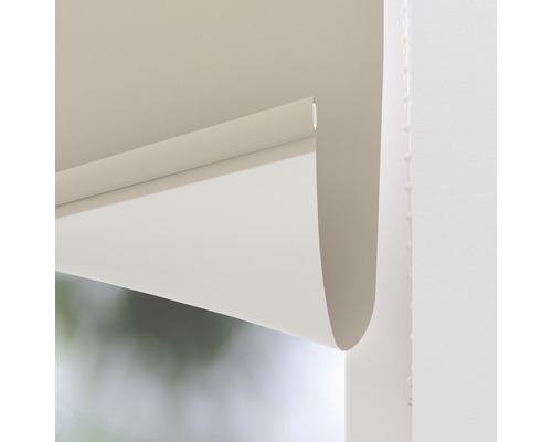 Rollo teilweise abgerollt mit Kettenzug