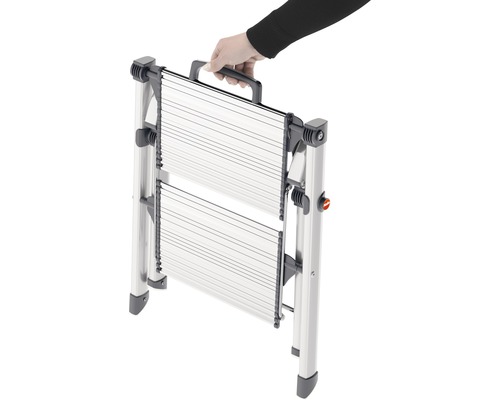 Escabeau replié avec poignée de transport