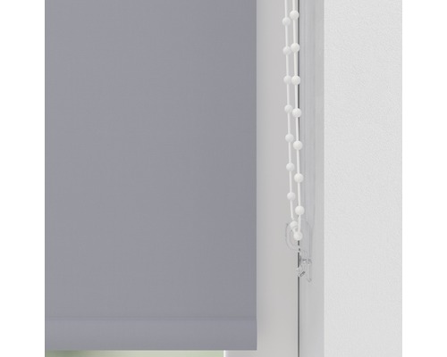 Graues Rollo mit Bedienkette