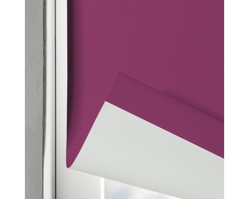 Aufgerollter Verdunkelungsrollo