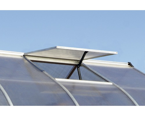 Fenêtre de toit ouverte d''une serre