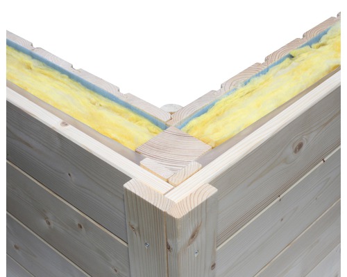 Holzhaus-Ecke mit Isolierung