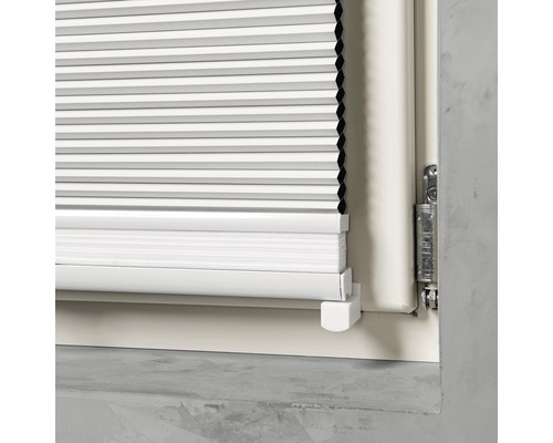 Store plissé à la fenêtre