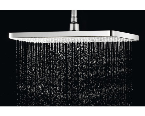 Quadratischer Duschkopf mit Wasserstrahl
