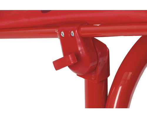 Detail einer roten Schaukelbefestigung