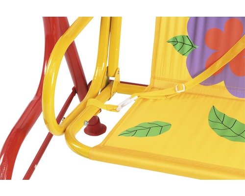 Detailansicht einer Kinderschaukel mit Sitzfläche und Sicherheitsgurt