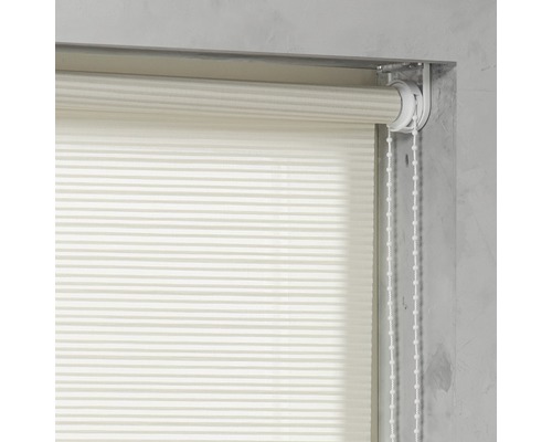 Rollo mit Kettenzug am Fenster